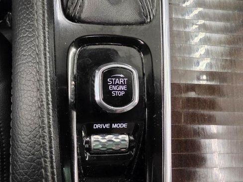 Used 2018 Volvo XC90 T5 Momentum w/ Convenience Package AWD/4WD image 15