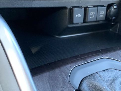 Used 2020 Toyota Highlander Limited AWD/4WD image 25
