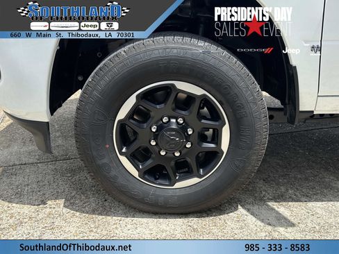 New 2026 RAM 2500 Laramie AWD/4WD image 3