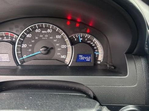 Used 2012 Toyota Camry SE w/ Leather Pkg FWD image 7