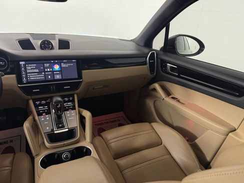 Used 2020 Porsche Cayenne image 26