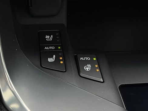 Used 2025 Lexus LX 600 4WD w/ Luxury Package image 33