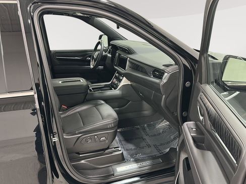 Used 2024 GMC Yukon XL Denali w/ Denali Reserve Package image 28