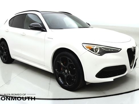 Used 2022 Alfa Romeo Stelvio Veloce AWD/4WD image 1