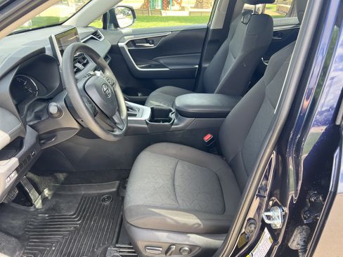 Used 2024 Toyota RAV4 XLE w/ Convenience Package FWD image 14