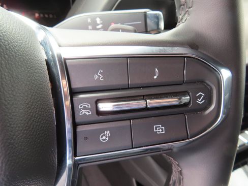 Used 2025 GMC Yukon XL Denali AWD/4WD image 20