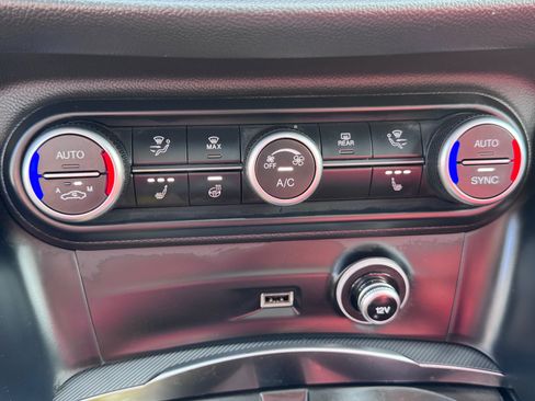 Used 2023 Alfa Romeo Stelvio Veloce AWD/4WD image 25