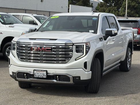 Used 2024 GMC Sierra 1500 Denali w/ Technology Package AWD/4WD image 3