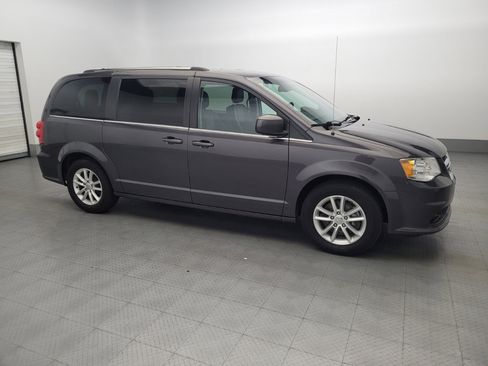 Used 2018 Dodge Grand Caravan SXT image 11