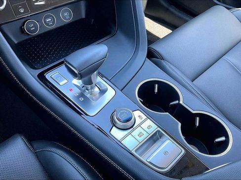 Used 2025 Genesis G70 2.5T image 26