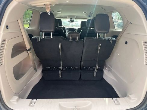 Used 2022 Chrysler Pacifica Touring-L image 11