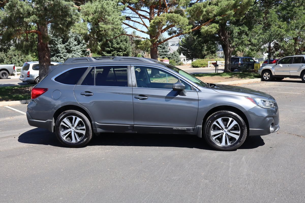 Used 2018 Subaru Outback 3.6R Limited AWD/4WD image 3