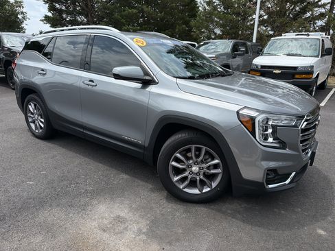 Used 2023 GMC Terrain SLT w/ Tech Package FWD image 2