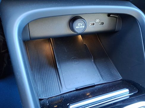Certified 2023 Volvo C40 P8 Recharge Ultimate AWD/4WD image 22