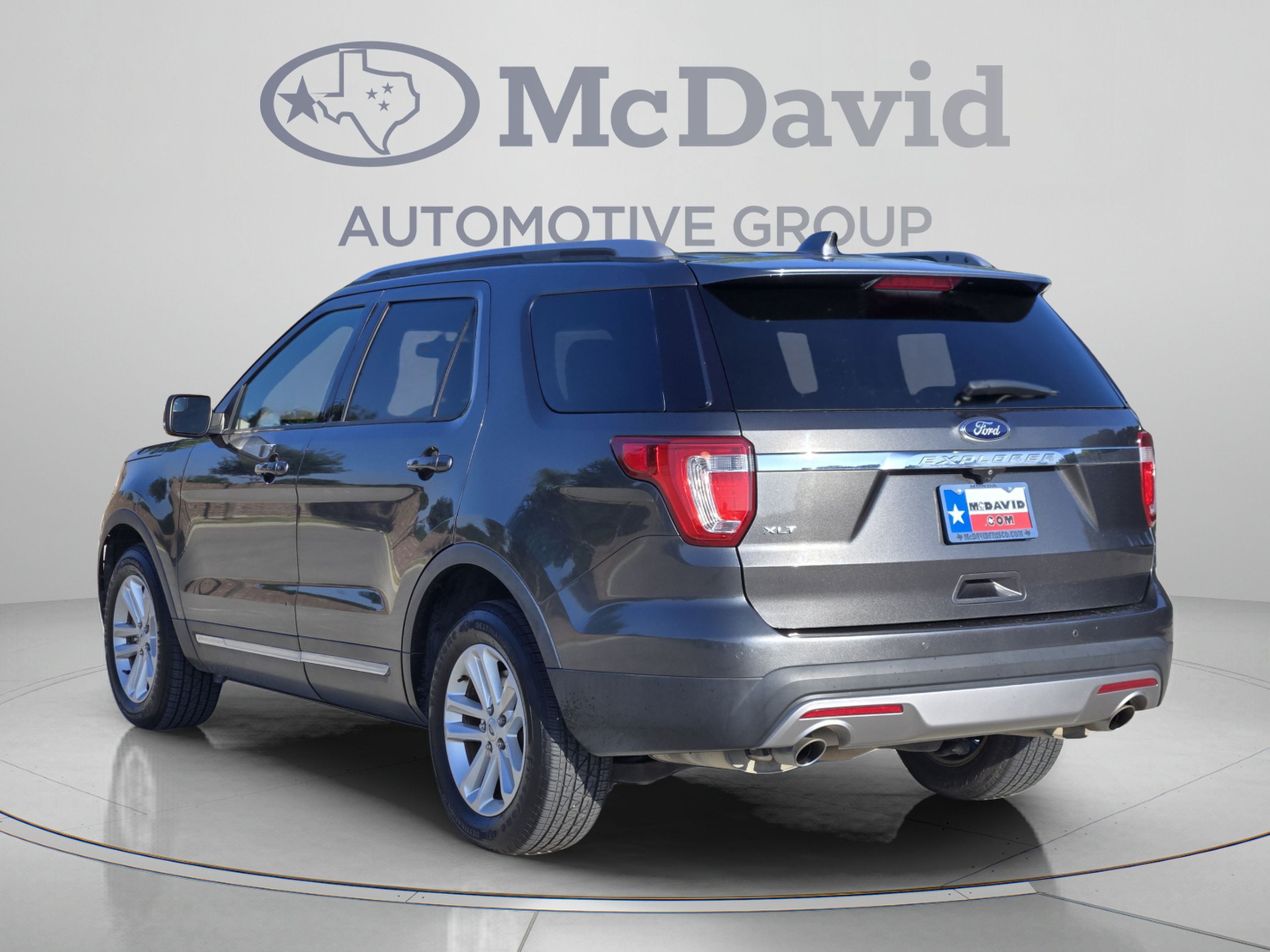 Used 2017 Ford Explorer XLT FWD image 4