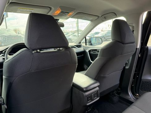 Used 2021 Toyota RAV4 LE image 29