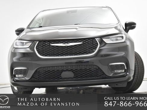 Used 2024 Chrysler Pacifica Touring-L image 5