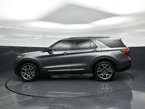 Used 2025 Ford Explorer Platinum w/ Ultimate Package AWD/4WD image 29