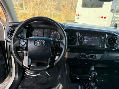 Used 2019 Toyota Tacoma SR image 29