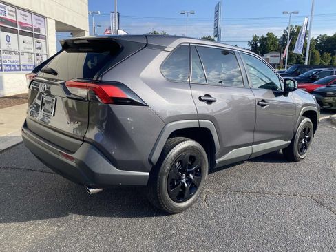 Used 2022 Toyota RAV4 LE FWD image 7