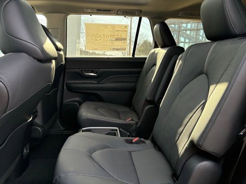 New 2026 Toyota Grand Highlander Platinum image 11