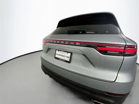 Certified 2023 Porsche Cayenne AWD/4WD image 17