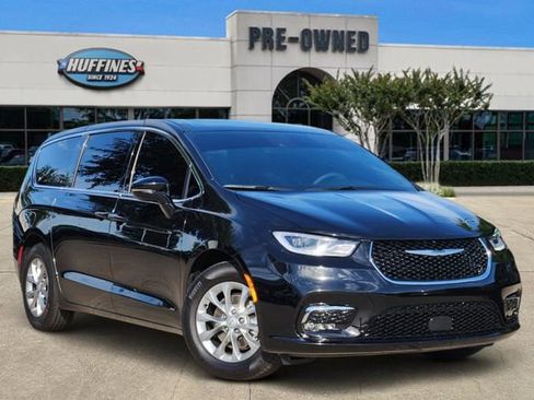 Certified 2026 Chrysler Pacifica Limited FWD image 1
