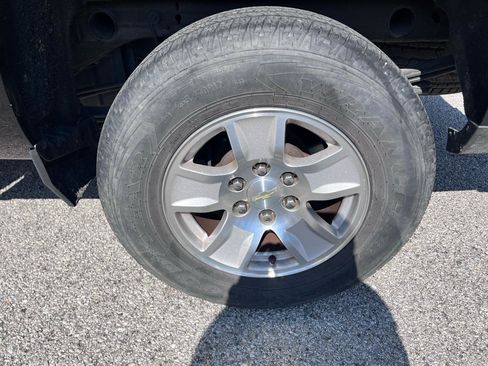 Used 2019 Chevrolet Silverado 1500 LT AWD/4WD image 9
