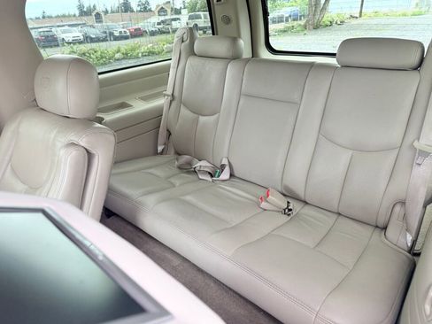 Used 2005 Cadillac Escalade ESV AWD image 10
