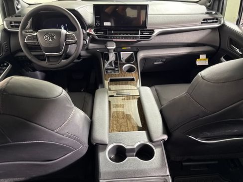 New 2026 Toyota Sienna Platinum AWD/4WD image 20