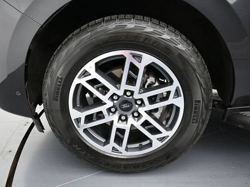 Certified 2025 Ford Expedition Active AWD/4WD image 9