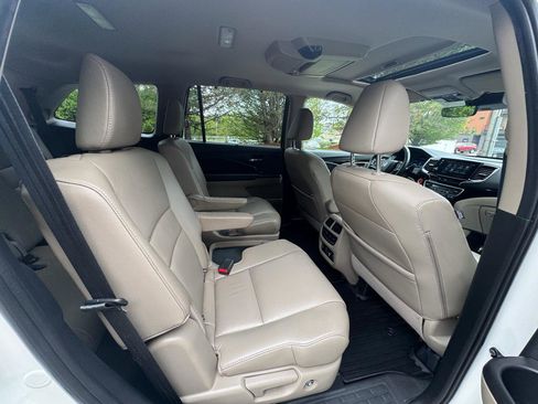 Used 2019 Honda Pilot Touring image 14