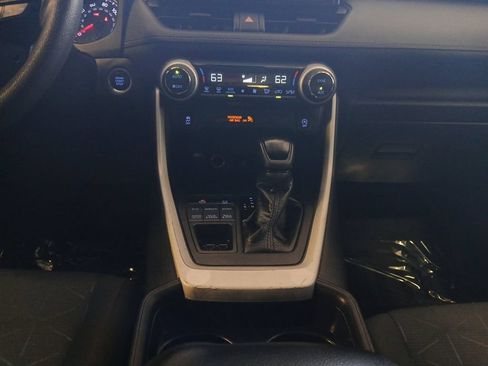 Used 2021 Toyota RAV4 XLE AWD/4WD image 11