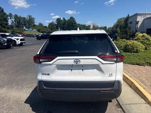 Used 2025 Toyota RAV4 LE AWD/4WD image 5