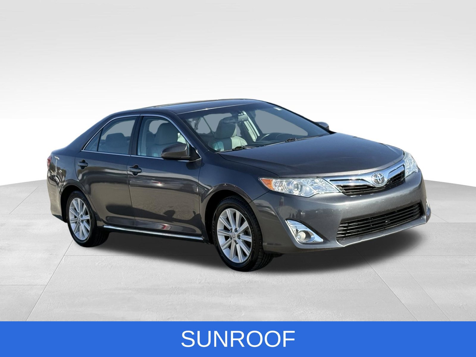 Used 2014 Toyota Camry XLE w/ Leather Package FWD image 12