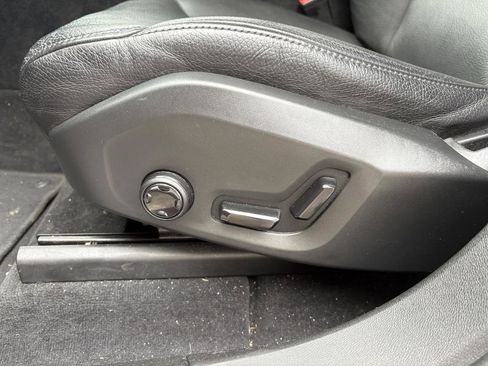 Used 2018 Volvo XC60 T6 Momentum w/ Advanced Package image 10