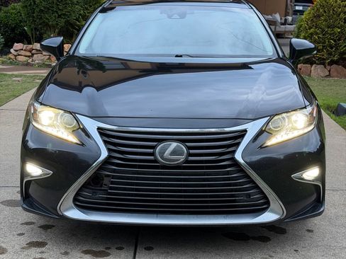 Used 2016 Lexus ES 350 w/ Luxury Package w/Wood Trim FWD image 3