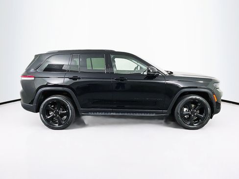 Used 2023 Jeep Grand Cherokee Limited w/ Luxury Tech Group II image 10