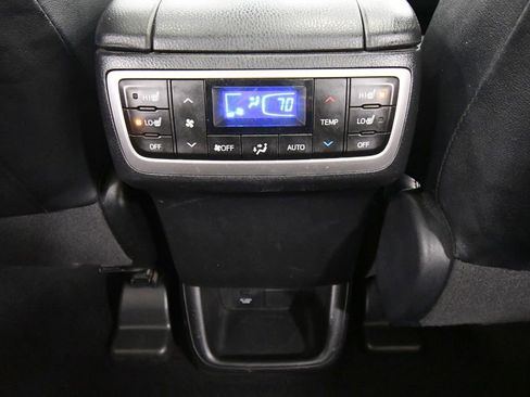 Used 2018 Toyota Highlander Limited Platinum AWD/4WD image 18
