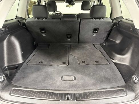 Used 2023 Jeep Grand Cherokee Laredo RWD image 16