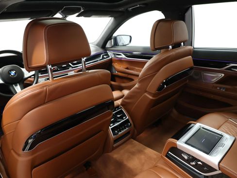 Used 2022 BMW M760i xDrive M760i xDrive Sedan 4D w/ Luxury Rear Seating Package image 62