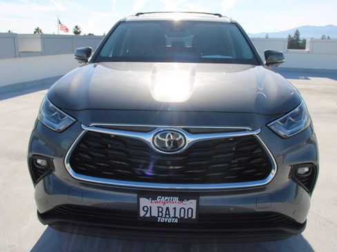 Used 2024 Toyota Highlander Limited image 7