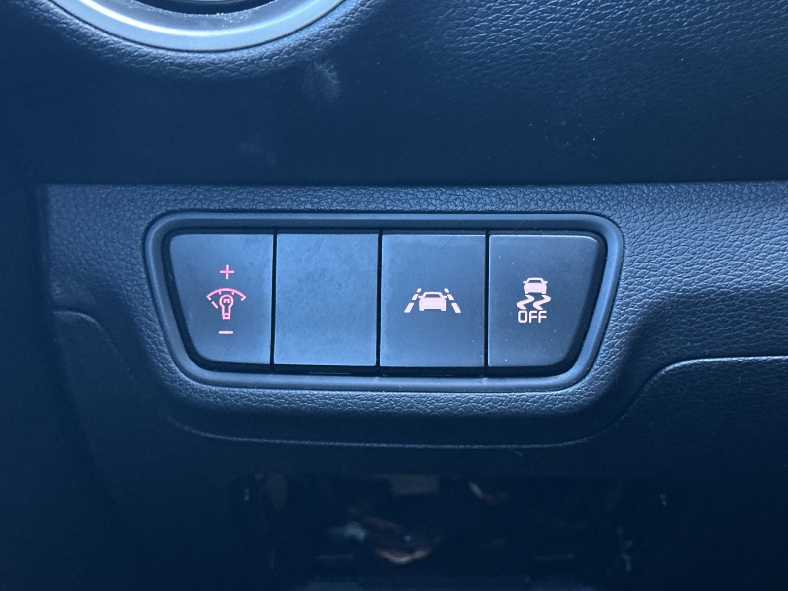Used 2020 Kia Forte LXS FWD image 25