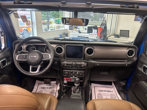 Used 2022 Jeep Gladiator Rubicon w/ Cold Weather Group image 19
