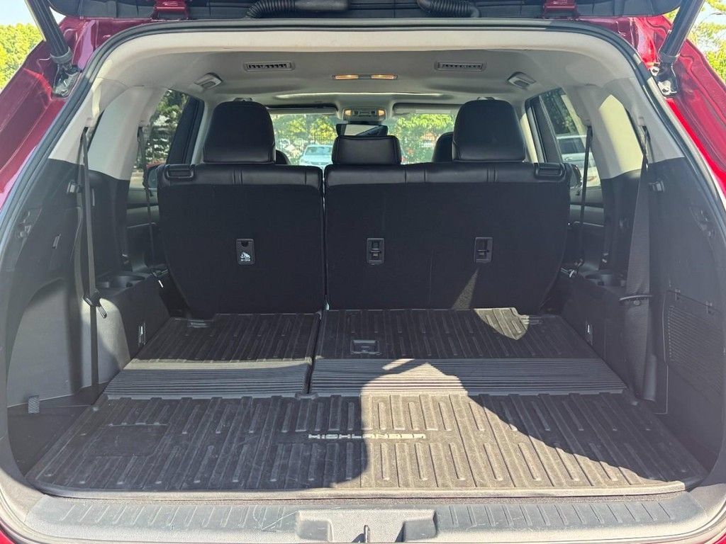 Used 2022 Toyota Highlander XLE AWD/4WD image 7