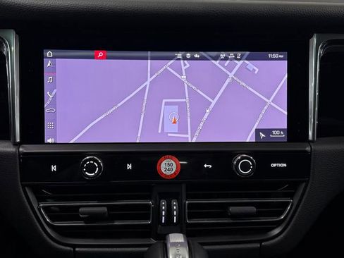 Certified 2026 Porsche Macan AWD/4WD image 17