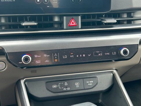 Used 2026 Kia Carnival FWD image 29
