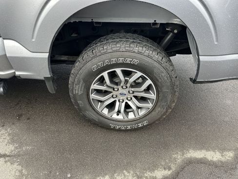 Used 2021 Ford F150 Lariat w/ FX4 Off-Road Package image 16