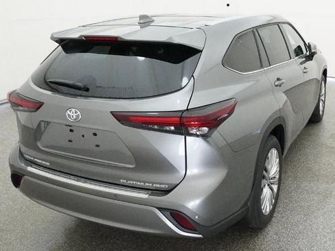 New 2026 Toyota Highlander Platinum AWD/4WD image 8