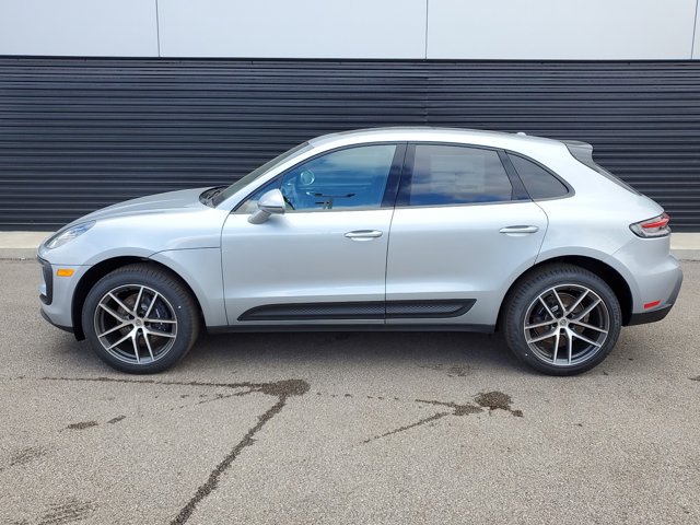 Used 2025 Porsche Macan AWD/4WD image 2